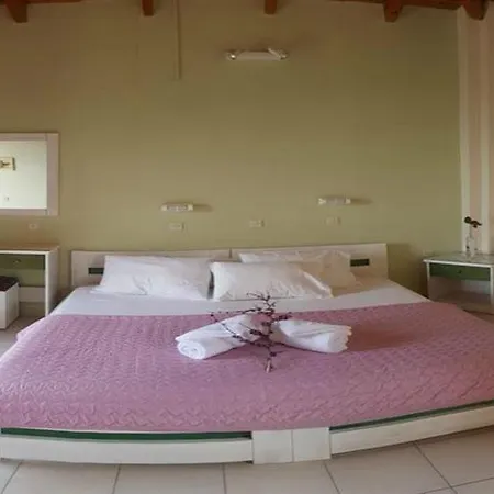 Otel Epi Lourdata (Kefalonia)
